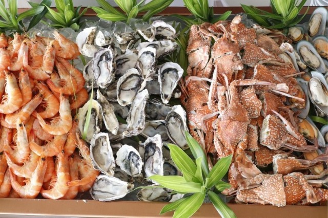fresh seafood บุฟเฟ่ต์ซีฟู้ด โรงแรมแม่น้ำรามาดา